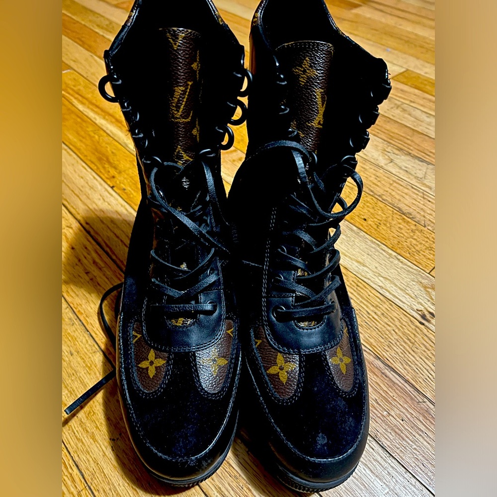 LOUIS VUITTON LAUREATE PLATFORM DESERT BOOT